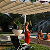 Pergola retractabila VENUS MCA in curte cu piscina 1